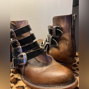 Freebird Scarlett booties in Brown sz7